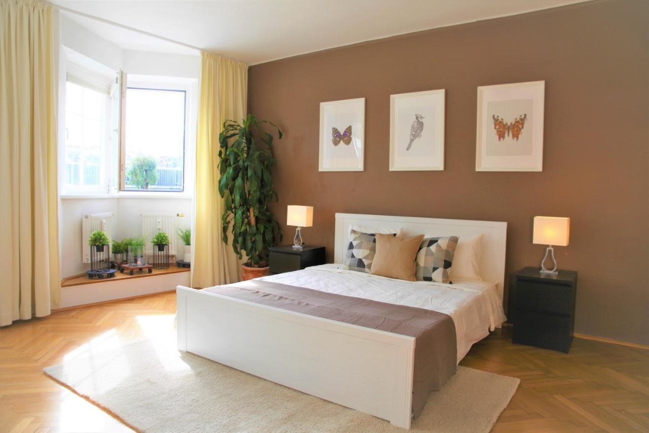 Modern In The Famous Postcard Apartment